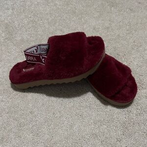 Koolaburra Women's Plush Burgundy Slippers